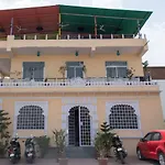 Oyo 14119 Hotel Manwar