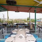 Oyo 14119 Hotel Manwar