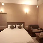 Devendragarh - A Boutique Lake Facing Guest House On Lake Fateh Sagar