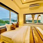 Jaydurg, A Lakehead Property At Pichola Lake By An Hotels