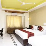 Hotel Rajwada Inn & Club