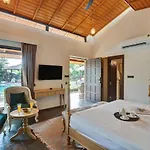 Stayvista At The Earthen Boutique With Spacious Pool, Terrace, Lawn & Games