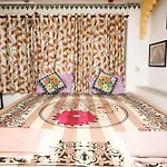 Nukkad Guest House Near City Palace Udaipur