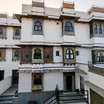 Madri Retreat - Heritage Boutique Hotel With Pool