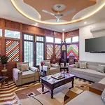 Abhimanyu Mansion Emerald 1-Room Retreat With Common Outdoor Dining Area & Garden
