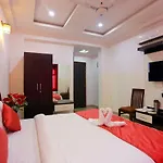 Hotel White Tulip-5 Mins From Airport With Swimming Pool