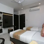 Oyo 9350 Hotel Viaan