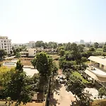 Oyo Home 9760 Tej Vilas Near Celebration Mall
