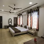 Oyo Home 9760 Tej Vilas Near Celebration Mall