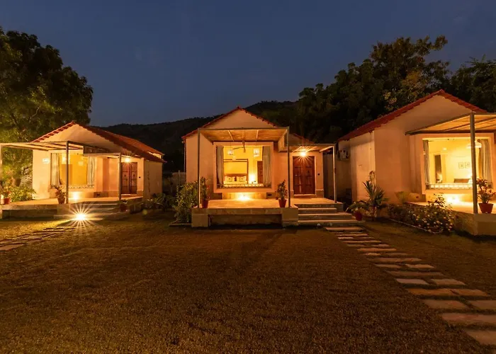 1Br Cottage With Pool - Lakeside Haven By Roamhome