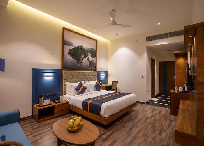 Raghu Mahal Hotel