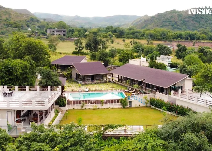 Stayvista At The Earthen Boutique With Spacious Pool, Terrace, Lawn & Games