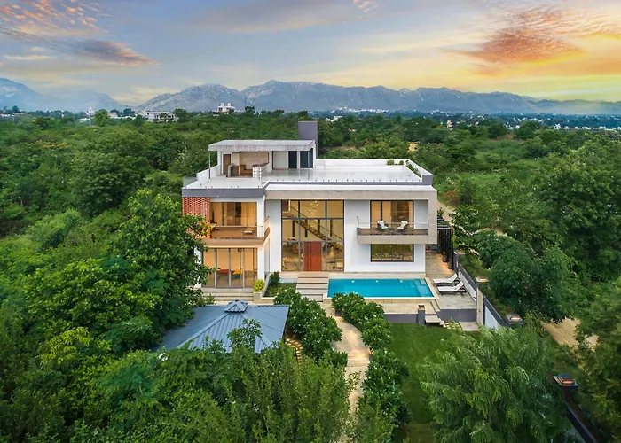 Ama Stays & Trails Nilaya Amaltaas Villa, Udaipur