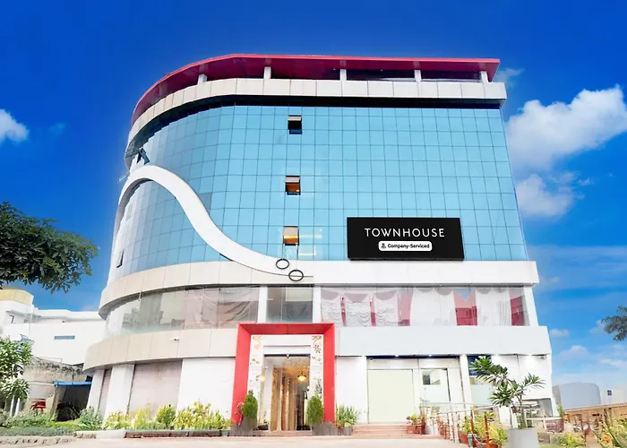 Super Townhouse Shobhagpura Formerly Fragrance Hotel