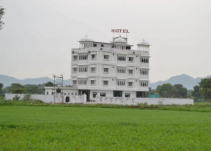 Hotel J M D Palace