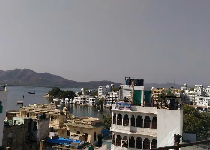 Hotel Ishwar Palace