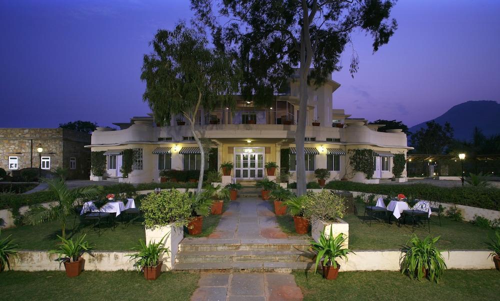 Hotel Shikarbadi - By The Lake Heritage By Hrh Group Of