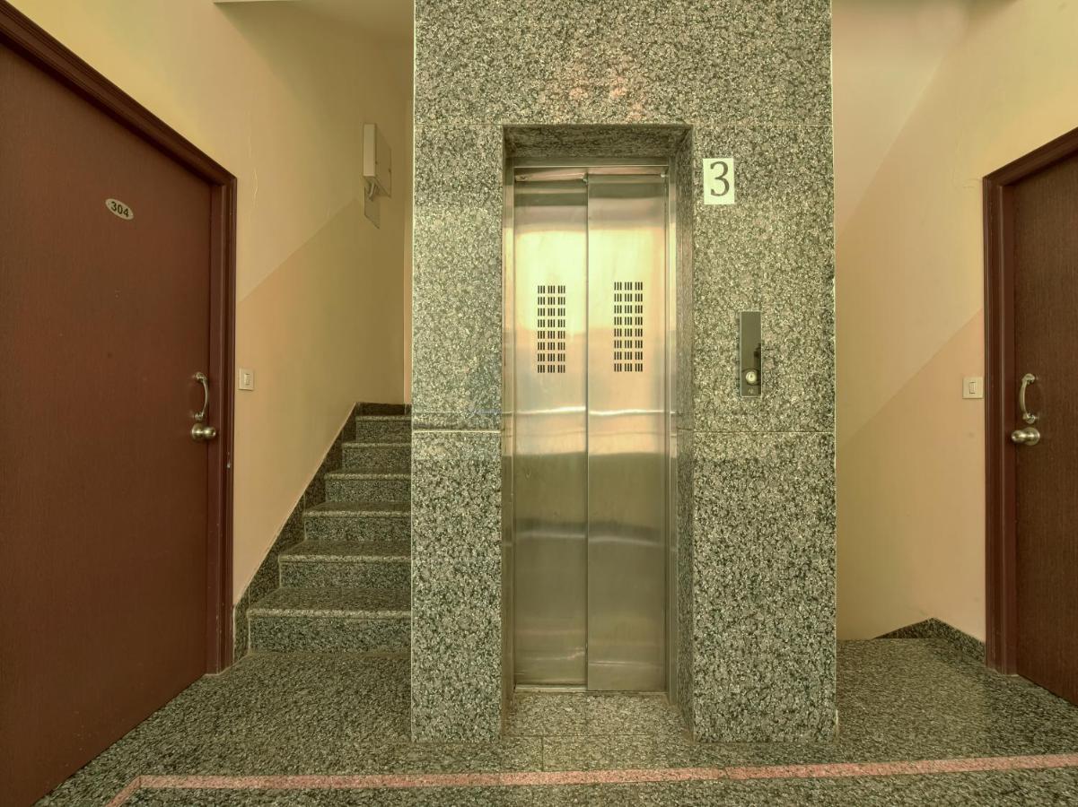 Golden Leaf Hotel