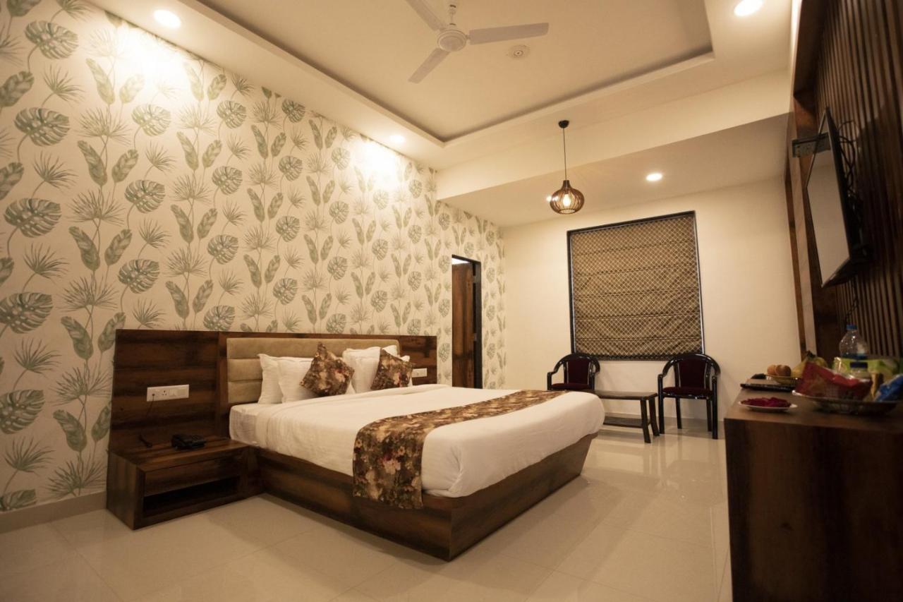 Hotel Bhairav Bagh With Swimming Pool 3*