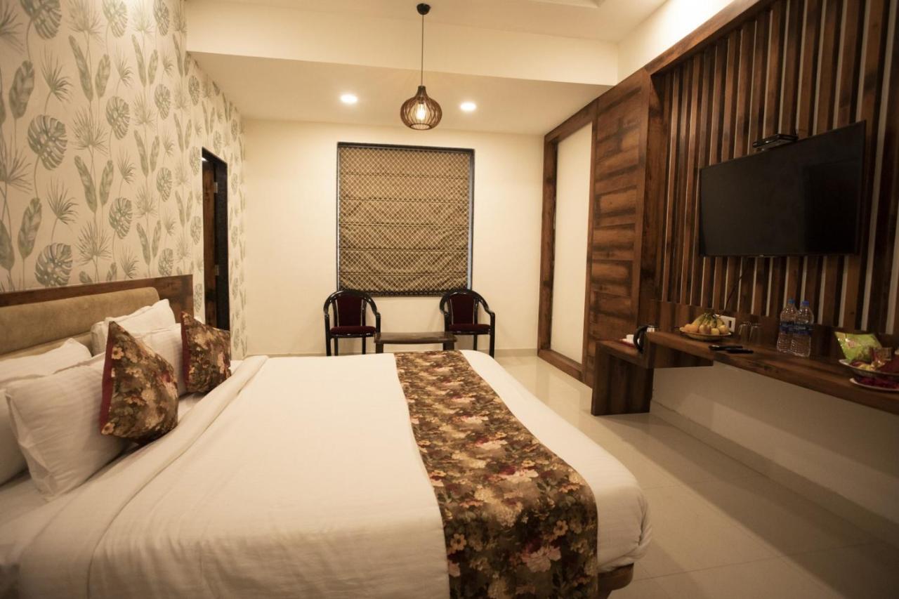 Bhairav Bagh With Swimming Pool 3*