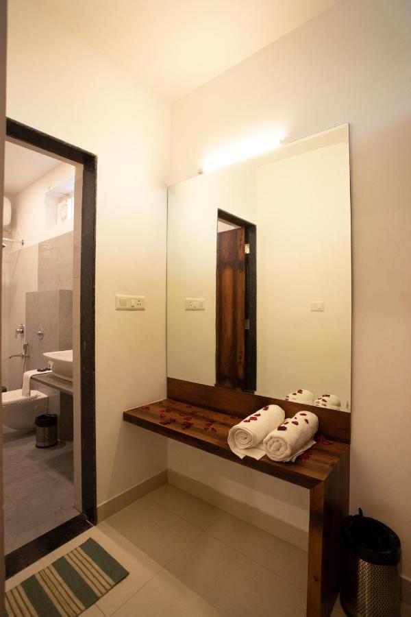 Bhairav Bagh With Swimming Pool 3*