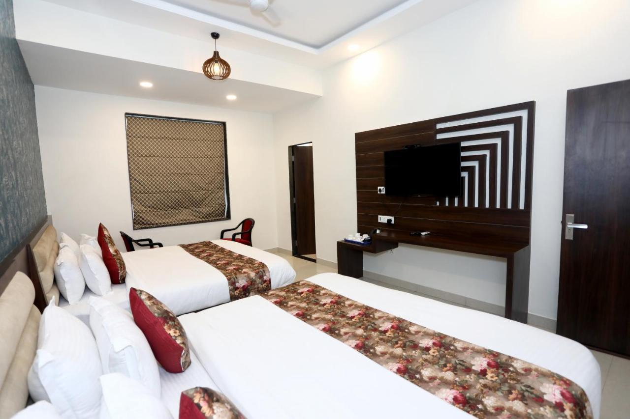 Bhairav Bagh With Swimming Pool 3*