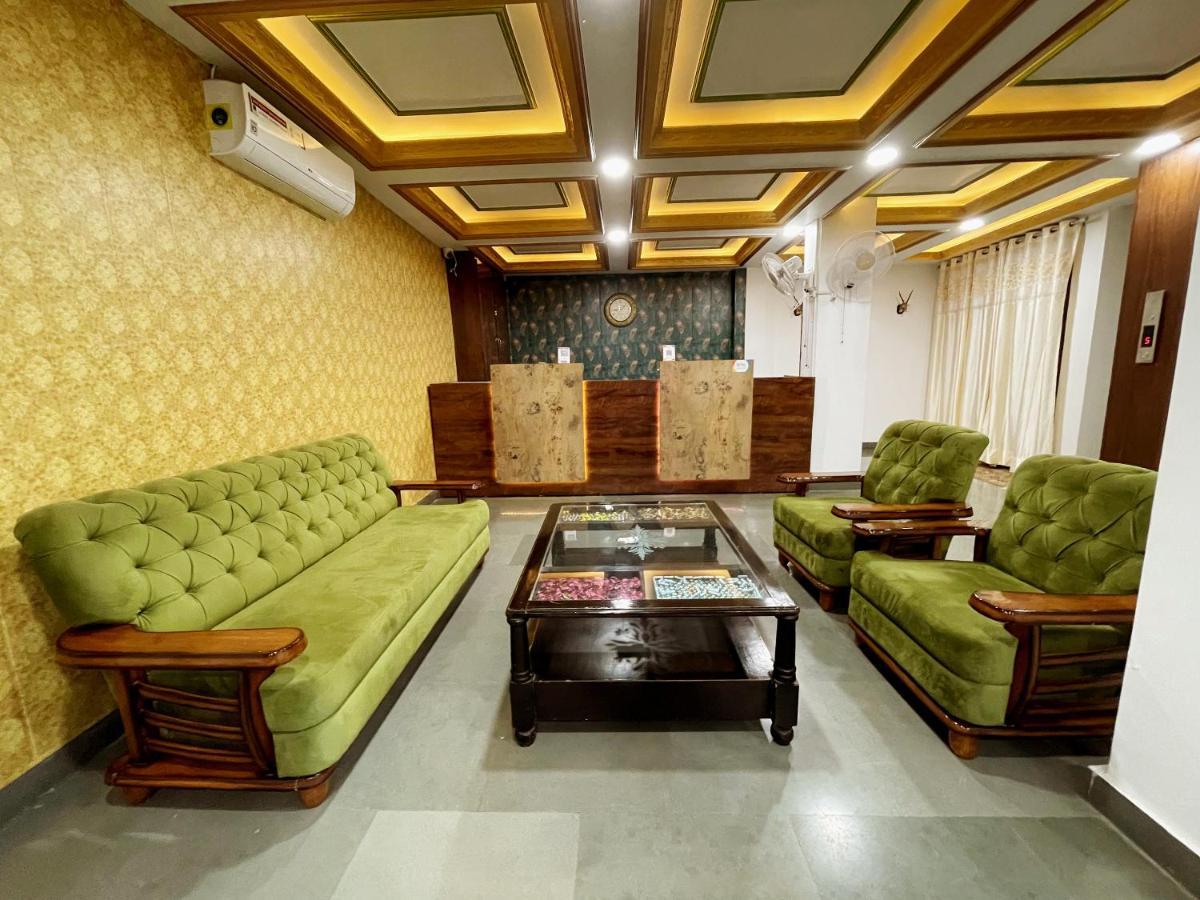 Hostel Umed Regency *