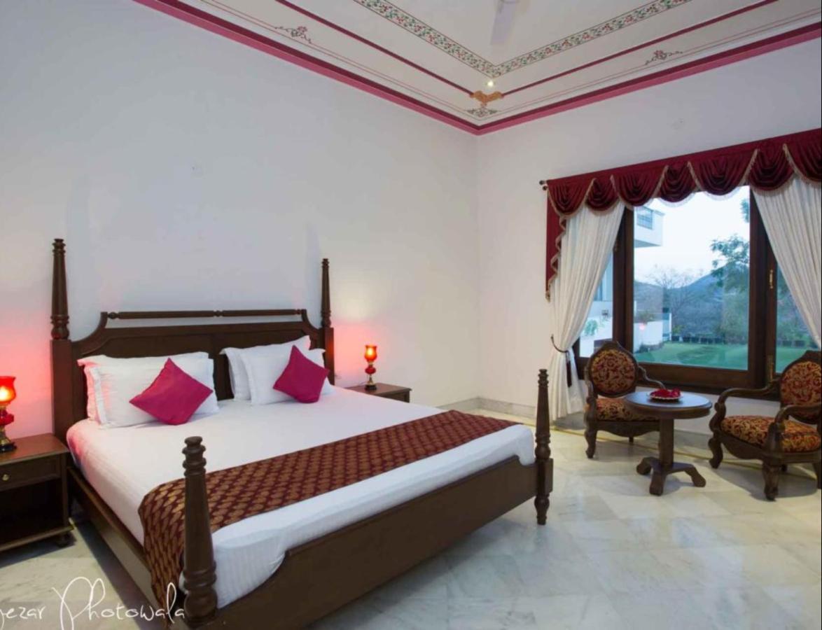 Hotel Devraj Villa-luxury Pool