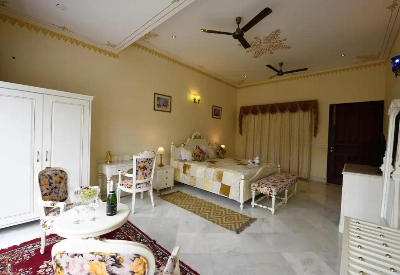 Devraj Villa-luxury Pool 4* Udaipur