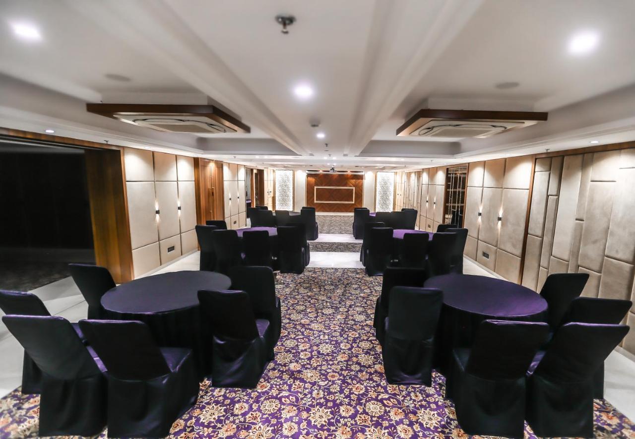 Hotel The Jagat And Udaipur