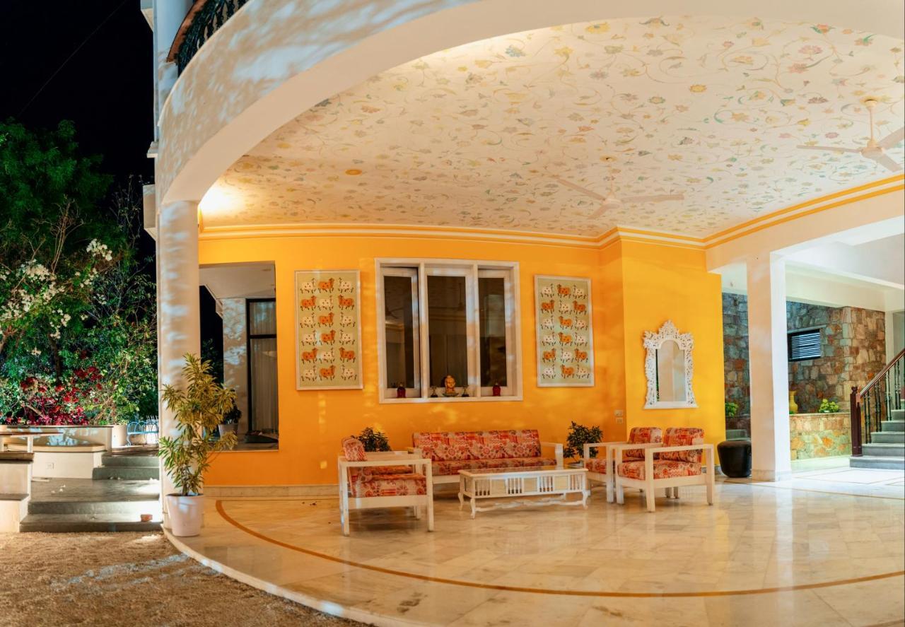 Hotel Devraj Villa-luxury Pool
