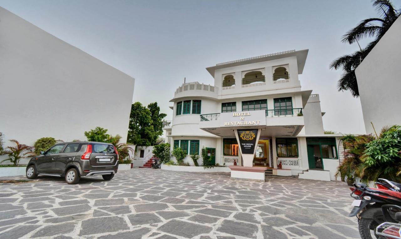 Treebo The Regal House, Near Fateh Sagar Hotel 3*