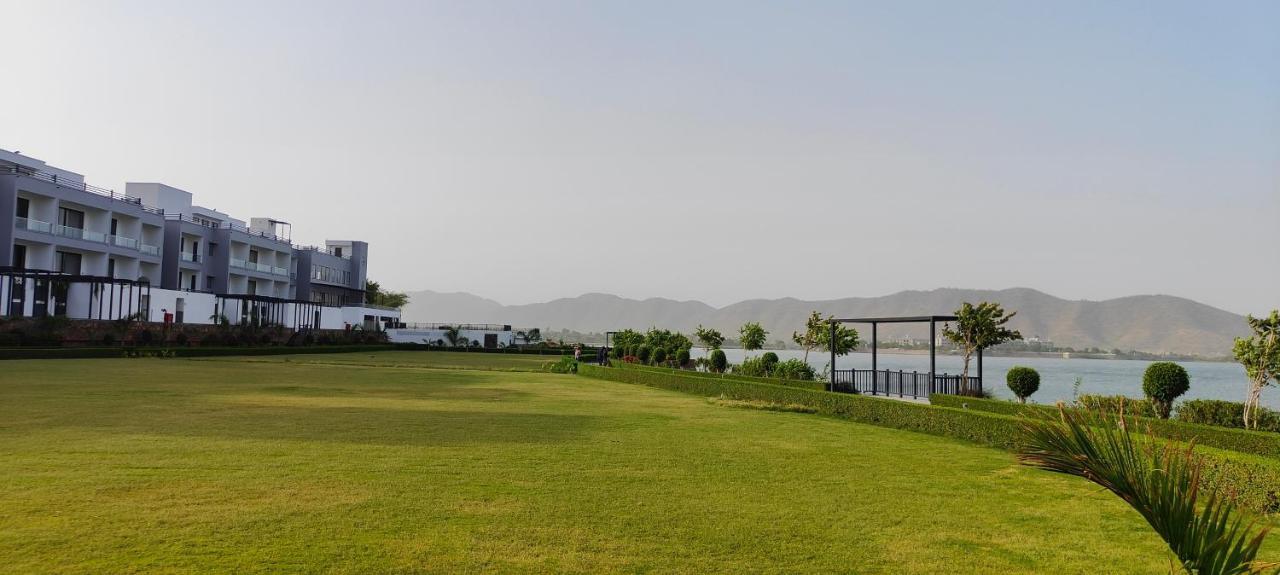 Zana Lakeview - Scenic Lakeside Hotel Udaipur