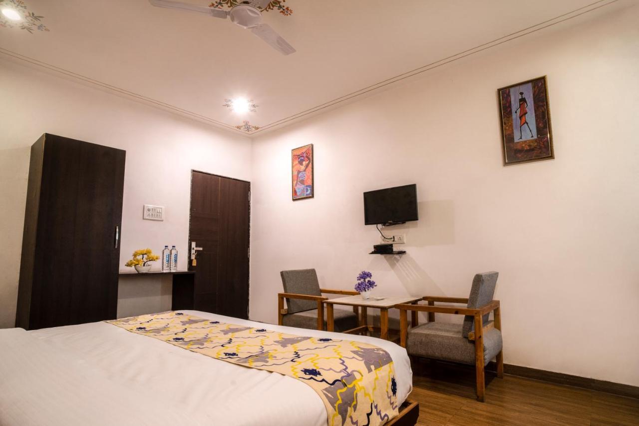 Hotel Tripli Arunoday Palace
