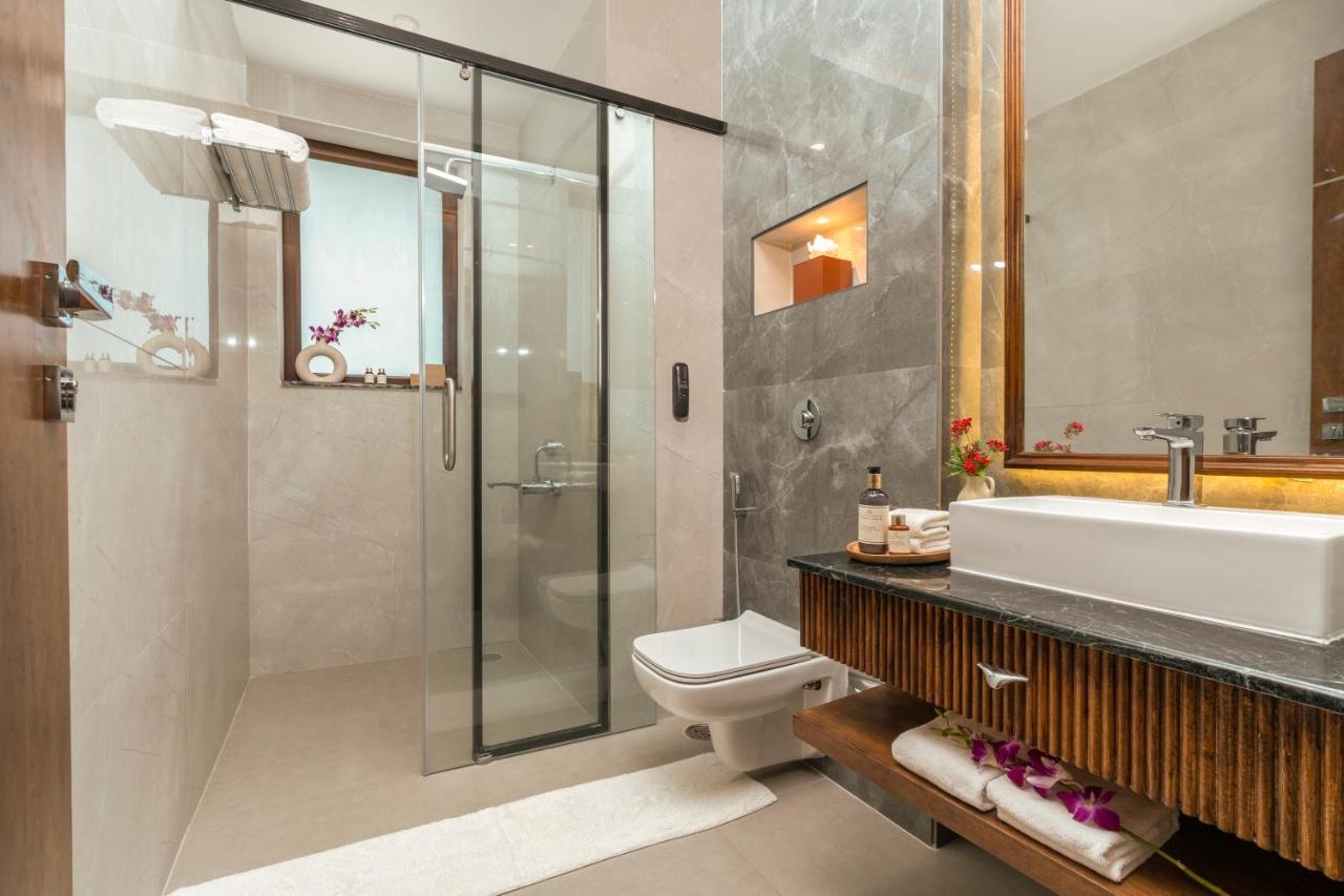 Zana Lakeview - Scenic Lakeside Hotel 5*