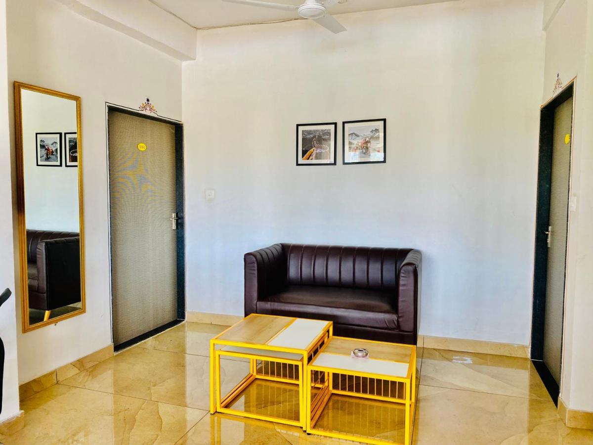 Hotel Jaydurg, A Lakehead At Pichola Lake By An