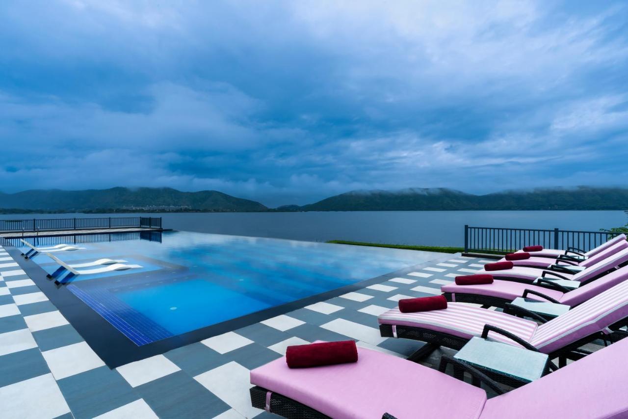 Zana Lakeview - Scenic Lakeside Hotel