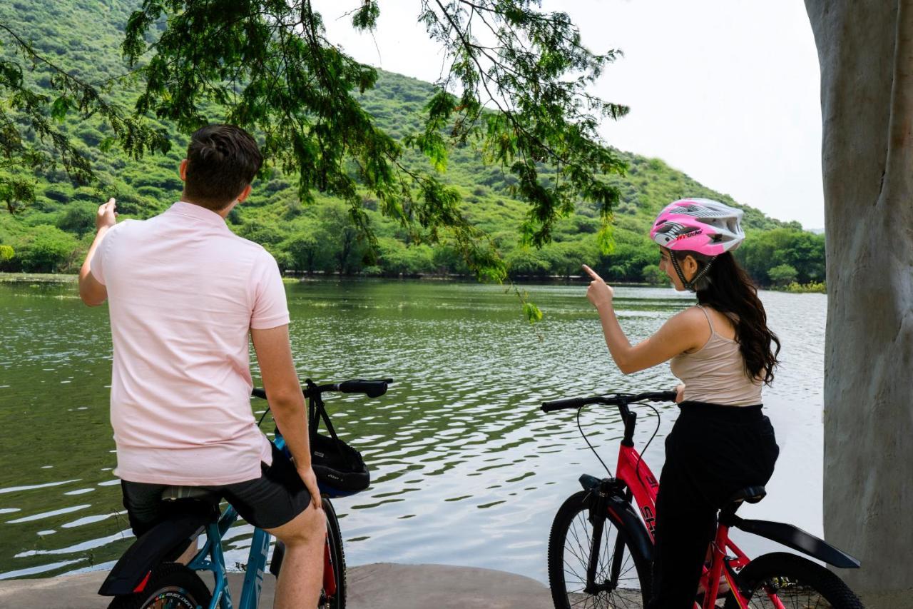 Zana Lakeview - Scenic Lakeside Hotel Udaipur