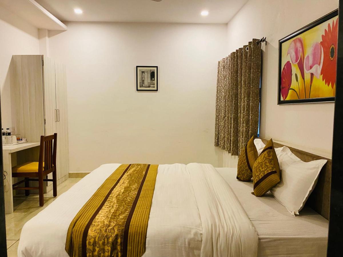 Hotel Jaydurg, A Lakehead At Pichola Lake By An
