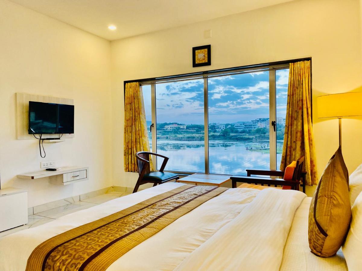 Jaydurg, A Lakehead At Pichola Lake By An Hotel Udaipur