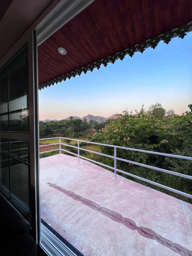 The Riverside Estate - 3bedroom Private Pool In Villa