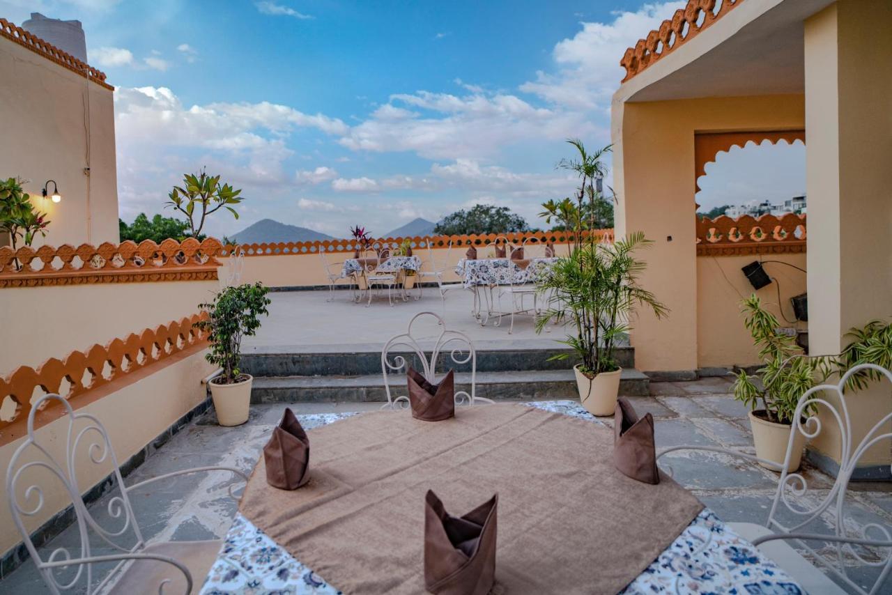 The Lavitra Lakeview 3* Udaipur