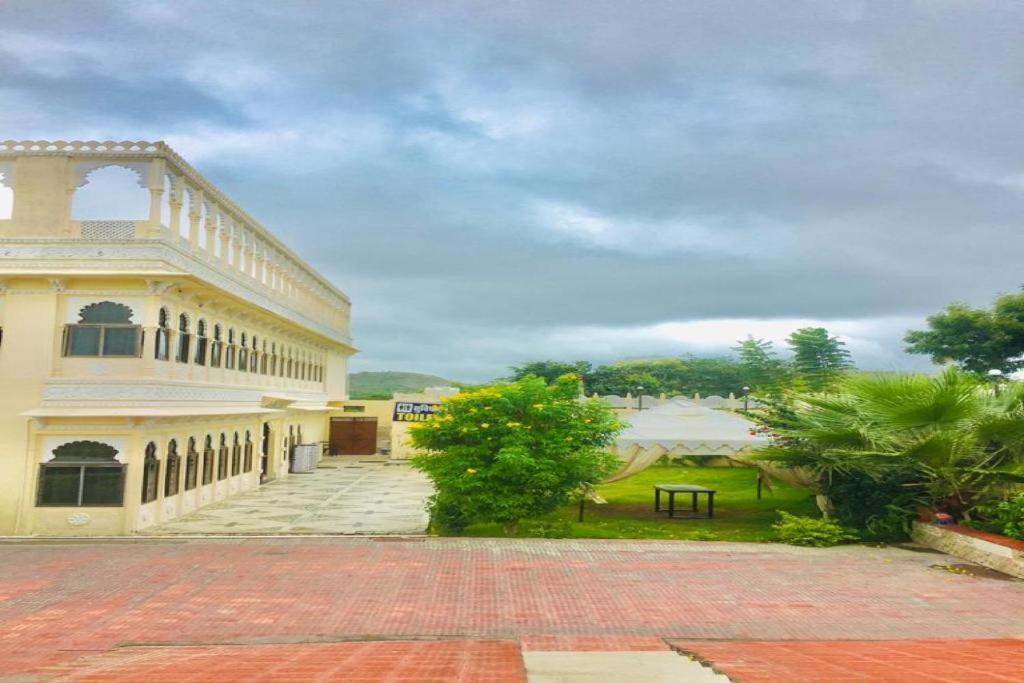 The Takhatgarh Hotel *