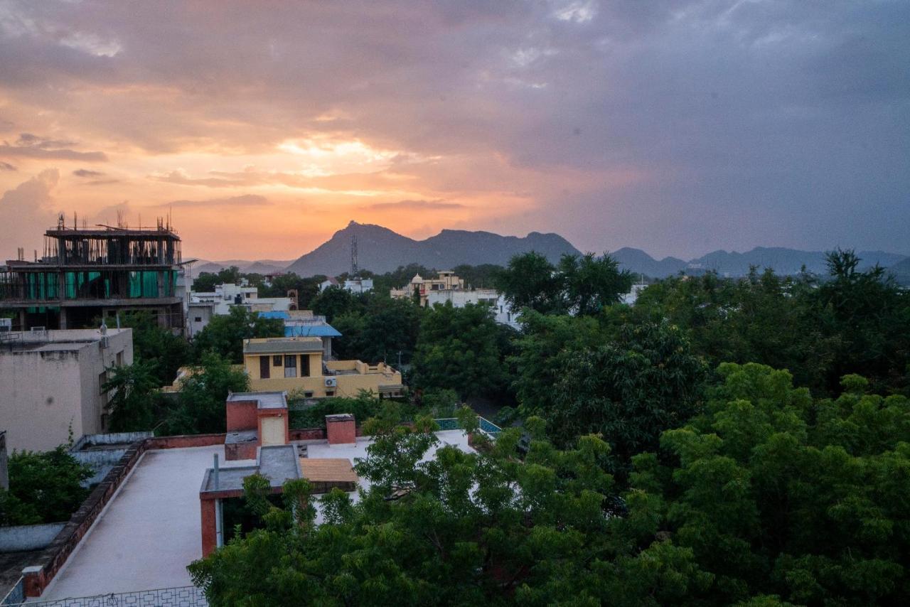 The Lavitra Lakeview Hotel Udaipur