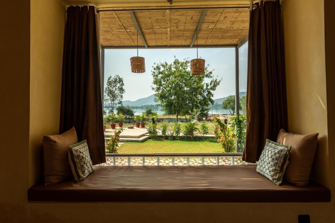 Chalet 1br With Pool - Lakeside Haven By Roamhome Udaipur