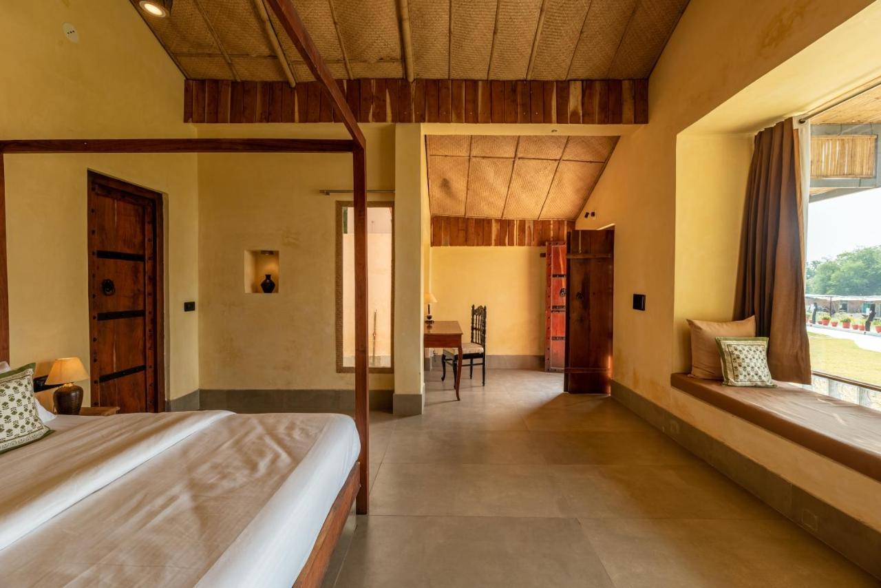 1br With Pool - Lakeside Haven By Roamhome * Udaipur
