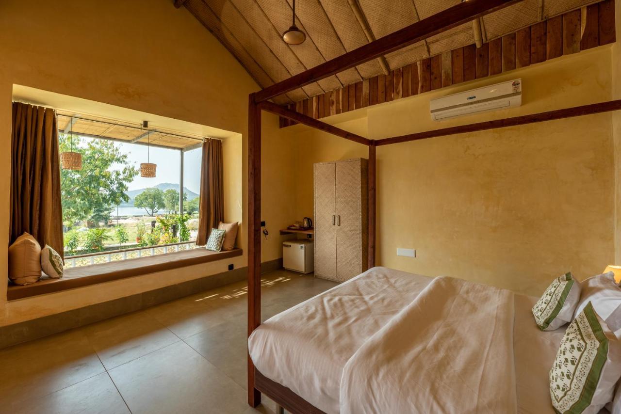 1br With Pool - Lakeside Haven By Roamhome Udaipur