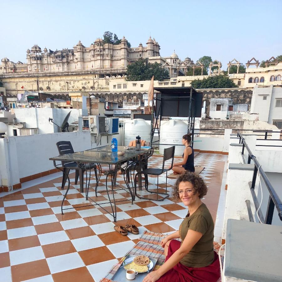 Nandini Paying