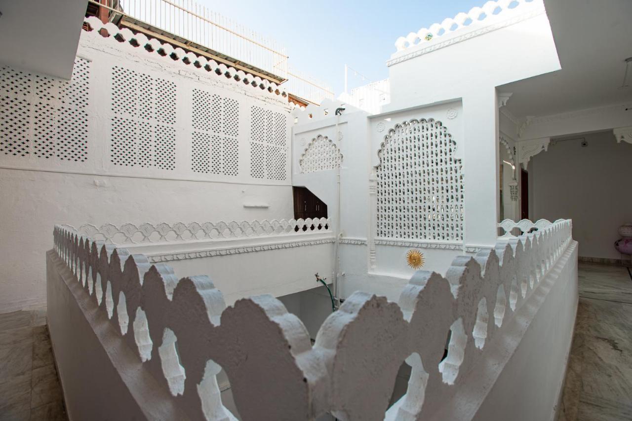 Mantra Hostel *