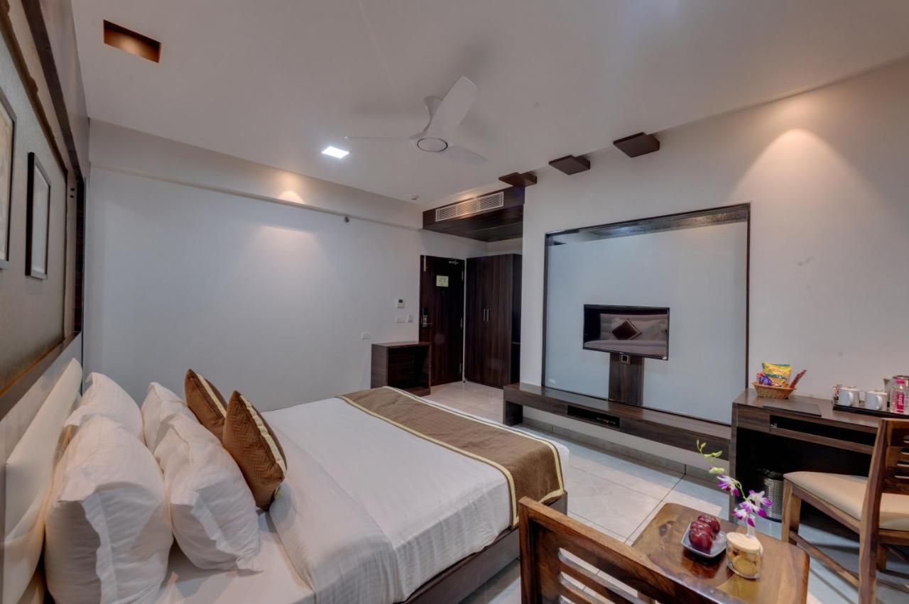 Click Suryaprakash Hotel 3*